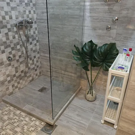 Moderna Hall One Bedroom Appartamento *