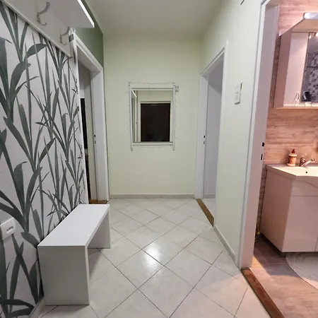 Moderna Hall One Bedroom Appartamento *